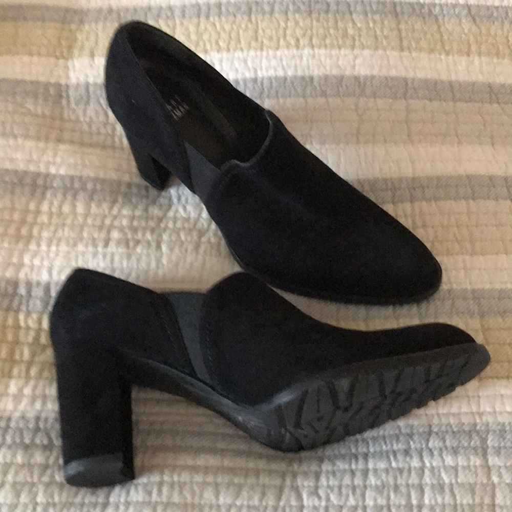 Stuart Weitzman nwot black suede pumps